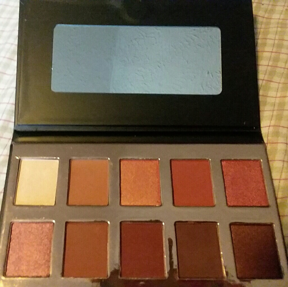 Crown fuego palette